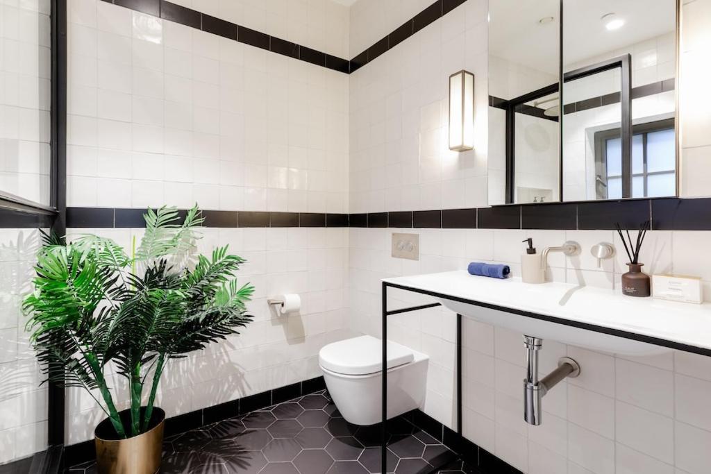 Shh! Oxford St Dream-Come-True Fam Design Hot Spot ลอนดอน ภายนอก รูปภาพ